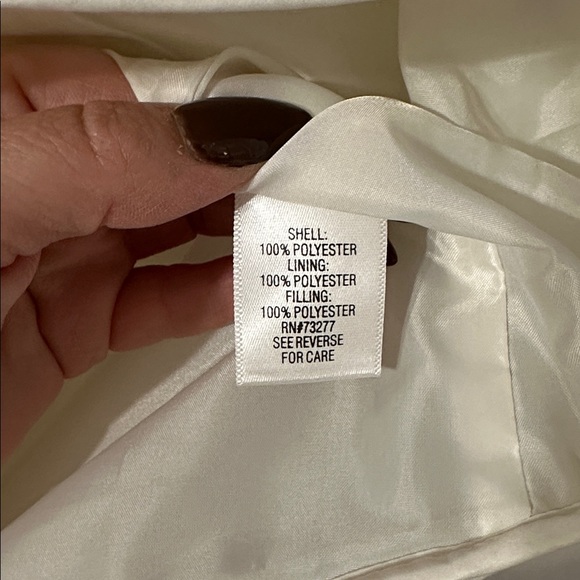 Croft & Barrow zip up vest. Size medium. - Picture 4 of 4